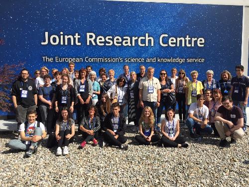 Il gruppo di studenti del Friuli Venezia Giulia che ha partecipato al progetto del Centro comune di ricerca (JRC - Joint Research Center) a Ispra, in provincia di Varese